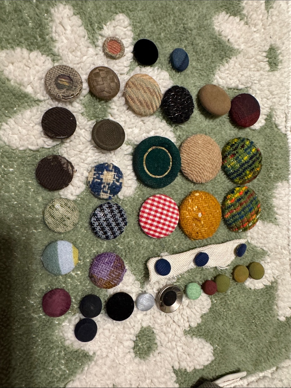 Lot of fabric buttons/accents